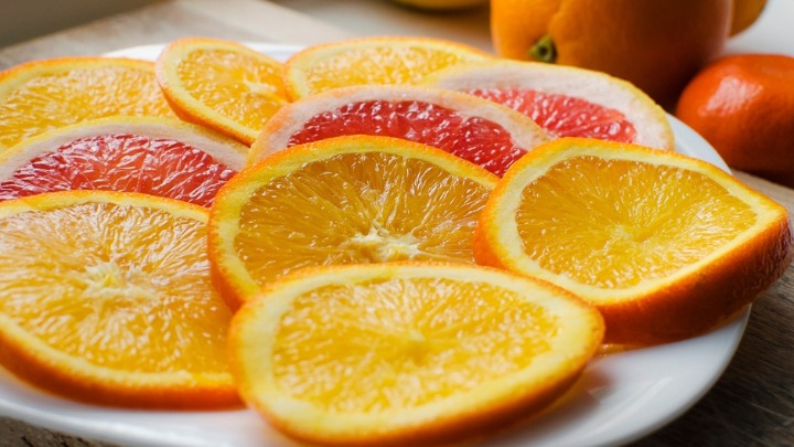 Voće koje TOPI SALO i dok spavate: Jedite ga svako veče 