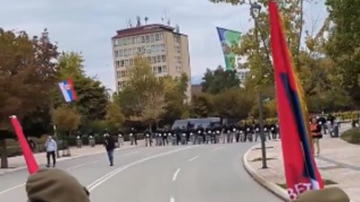 Napeto u Boru: Policija ne dozvoljava građanima da priđu zgradi „Ziđina“ (VIDEO)