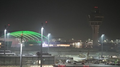 Aerodrom u Minhenu blokiran zbog dronova: Zaglavljeno 6.500 putnika, među njima i dosta Srba (VIDEO)