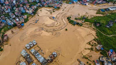 Poplave nose sve pred sobom, dosta mrtvih (VIDEO)