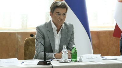 Brnabić: Još osećam jaja, molim vas, polivajte me vodom