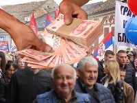 100 evra od SNS po fotografiji, ali samo ako si mlad i koristiš društvene mreže