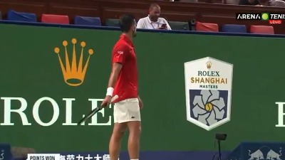 Novak besan na svoj tim, opsovao usred meča (VIDEO)