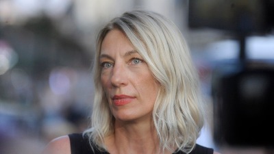 Ana Stanić sa koleginicom bila na PROTESTU 5. OKTOBRA: Pevačica objavila fotku od pre 25 godina (FOTO)