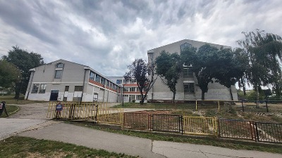 Skandal na pomolu: Kandidata za direktora škole u Mirijevu sakrivali od roditelja i nastavnika, a u pitanju je učesnik rijalitija