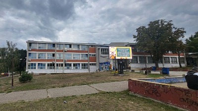 Roditelji đaka OŠ "Pavle Savić“: U kabinetu za tehniku i tehnologiju danima curi kanalizaciona cev