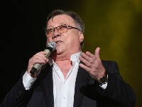 POTRESAN snimak preplavio mreže: Žena i sin Halida Bešlića U SUZAMA zbog ovog dečka (VIDEO)