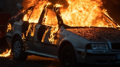 DRAMA na Čukarici: Zapaljeno više automobila (VIDEO/FOTO)