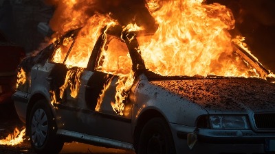 DRAMA u Mladenovcu: Piroman zapalio porodični auto