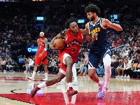 Denver bez Jokića "preživeo" Toronto: Stigla NOVA POVREDA