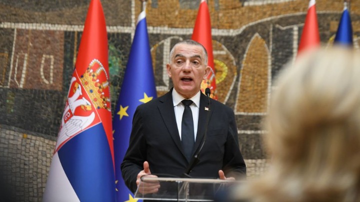 "Nema vremena za posao, a ima za ZABAVU U INFORMERU": Traži se hitna OSTAVKA ministra Vujića