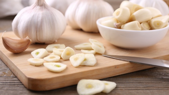 Šta će se dogoditi u telu AKO SVAKI DAN JEDETE BELI LUK? Promene su NEVEROVATNE 