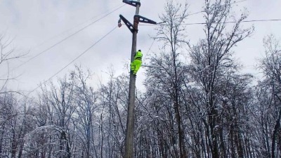 Veći deo Ivanjice bez struje, ljudi očajni: "Na dežurne telefone Elektrodistribucije niko se ne javlja, iz opštine nam se niko nije obratio"