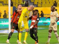 Nasrnuo na saigrače i hteo da ih bije: Milan Borjan napravio HAOS na utakmici (VIDEO)