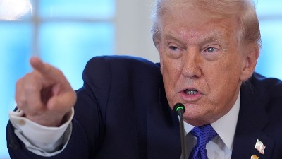 Mreže GORE: Osvanule FOTKE MAJKE Donalda Trampa - kažu da im je kosa ista (FOTO) 