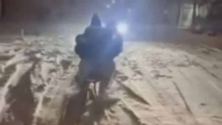 "Kaži mu da uspori malo!": Vozač koji je pregazio tinejdžerke nakon što su pale sa sanki kaže da ih nije video