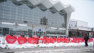 Prebilič položio venac u NS: Neverovatno je da su u zatvoru oni što traže odgovornost za nadstrešnicu, a odgovorni - baš nisu