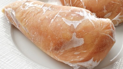 Odmrzavate meso na sobnoj temperaturi? Greška koju mnogi prave, a može biti OPASNO PO ZDRAVLJE 