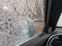 Magle vam se stakla u autu? Stručnjak otkriva da JEDNO DUGME može da ih odmagli u sekundi