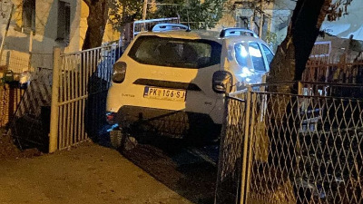 POTVRĐENO Službeno vozilo u dvorištu zaposlene u DZ Kuršumlija sve do jutra! (FOTO)