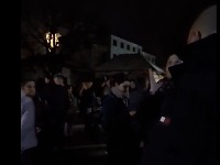 Čačani protestuju ispred tužilaštva: Šest osoba privedeno nakon koncerta Ane Bekute (VIDEO)