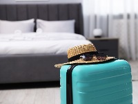 Stručnjak za putovanja otkriva da JEDAN UREĐAJ u hotelskoj sobi uvek izbegava u širokom luku: "Nailazila sam na svašta" 