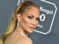 "Da li je bila gruba prema snimatelju ili je jednostavno takva?" Širi se viralni snimak Džej Lo sa Zlatnog globusa (VIDEO)