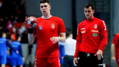 Srbi slave golove sa "Samo pijan mogu…", a Hrvati sa Tompsonom!