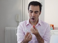 Žena mi je kupila DNK TEST iz zabave, a ono što sam saznao me je ŠOKIRALO: "Srušio mi se ceo svet"