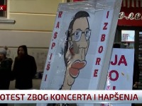 Čačani gađali Vučićev lik grudvama i jajima (VIDEO)