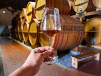 Mirisno kuvano belo vino je lepše od crnog: A ima i manje kalorija 