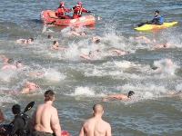 "Krsta NEMA, otišao niz Moravu!": Kada SNS organizuje plivanje za časni krst - to postaje POTOP, ali bukvalno!