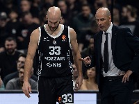 Kalates: Igramo sramotno, šta radimo ovde?!