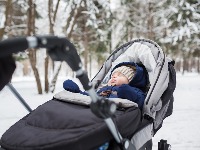 Roditelji u Skandinaviji ostavljaju BEBE ZIMI DA SPAVAJU NA OTVORENOM: Evo šta nauka kaže o tome 