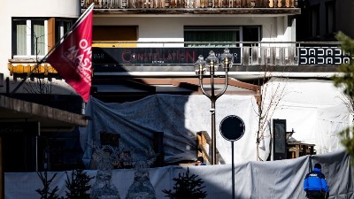 Konobarice nosile "zapaljeni" šampanjac pre požara u švajcarskom skijalištu: Ovo je početka horora (FOTO)