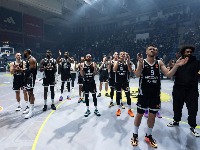 Partizan ostao bez celog tima i trenera - i dalje se bori za trofeje