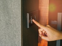 Ako osetite ovaj miris u kući usred noći, ne palite svetlo: To znači SAMO JEDNO