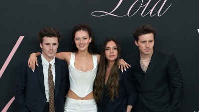 ZVEZDA u USPONU: Najmlađi sin Dejvida i Viktorije, na prvoj turneji kao frontmen rok benda