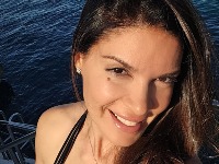  "Žena zvana bomba": Sanja Kužet se SKINULA U BIKINI, a ljudi sa divljenjem gledaju u njenu vitku liniju posle 3 porođaja (FOTO) 