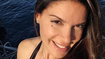  "Žena zvana bomba": Sanja Kužet se SKINULA U BIKINI, a ljudi sa divljenjem gledaju u njenu vitku liniju posle 3 porođaja (FOTO) 