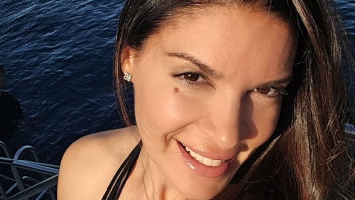  "Žena zvana bomba": Sanja Kužet se SKINULA U BIKINI, a ljudi sa divljenjem gledaju u njenu vitku liniju posle 3 porođaja (FOTO) 