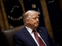 BLAMAŽA Bela kuća objavila AI sliku Trampa i pingvina na Grenlandu, gde pingvina NEMA (FOTO)