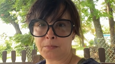 Naša glumica (53) okopava baštu i muze koze na selu kod Barajeva: "Sir je ispao kao francuski" (FOTO, VIDEO) 