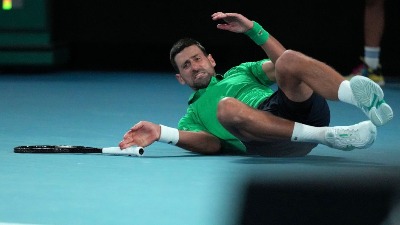 Nole se povredio tokom meča - iskrenuo zglob, ukazana mu pomoć (FOTO)