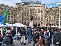 Počela akcija Zajedno za studente, vidljiv odziv građana, ali i pristalica vlasti u Pionirskom parku (VIDEO, FOTO)