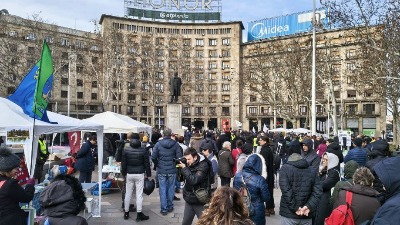 Počela akcija Zajedno za studente, vidljiv odziv građana, ali i pristalica vlasti u Pionirskom parku (VIDEO, FOTO)
