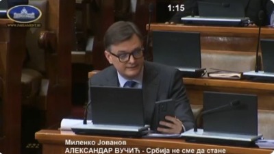NIJE MILENKO JAPANAC: Hit scena u Skupštini - Jovanov sriče na engleskom (VIDEO)