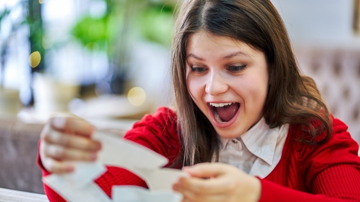 Ova 4 ZNAKA U 2026. DOBIJAJU NA LUTRIJI: Velike pare padaju s neba - stiže nagrada koja menja život