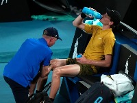 Siner se vratio iz PONORA i sprečio senzaciju: Povraćao, hramljao i prošao u osminu finala AO!