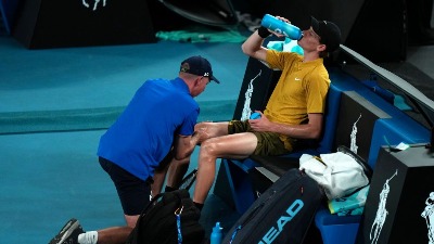 Siner se vratio iz PONORA i sprečio senzaciju: Povraćao, hramljao i prošao u osminu finala AO!